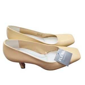 Sarto FLEX Nude Square Toe Pumps 8M Kitten Heel Minimalist Capsule Wardrobe Work